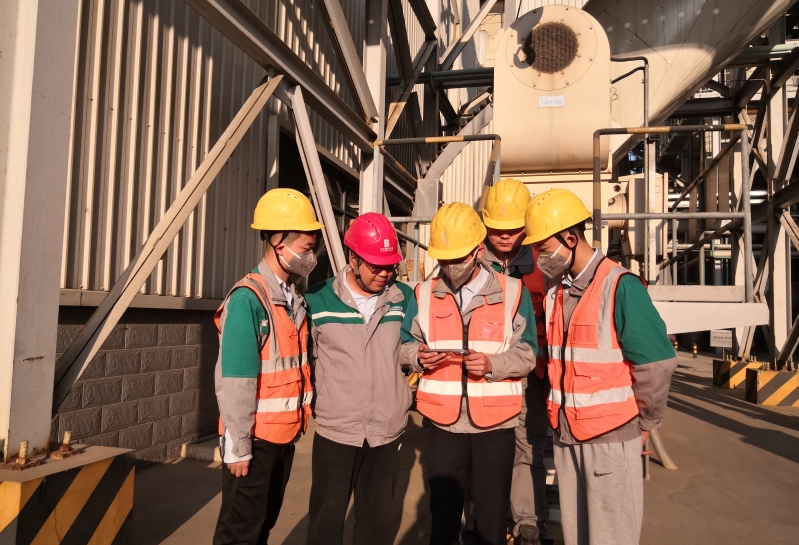 1.7光大情形凤阳一体化项目员工在事情现场收看党的二十大开幕式