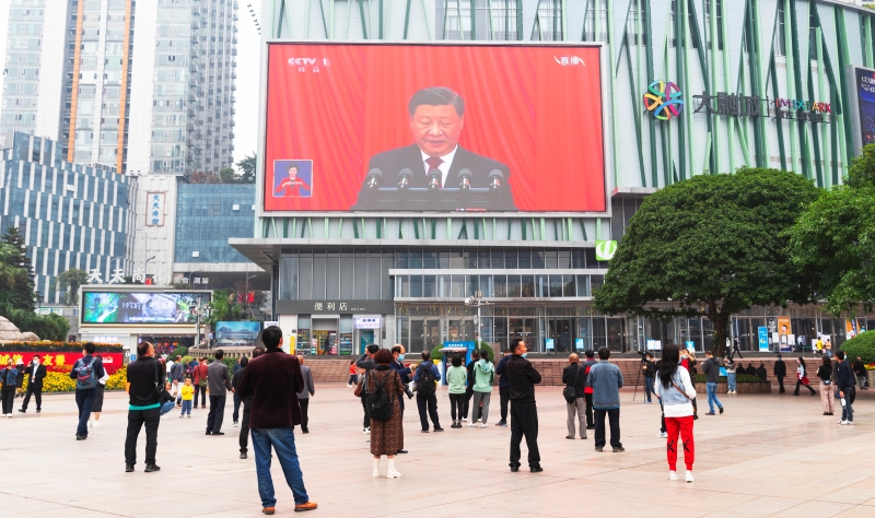 25.光大控股-光大嘉宝重庆大融城项目组织使用阛阓大屏幕收看党的二十大开幕会